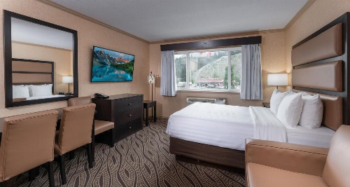 Prestige Inn Golden image 1