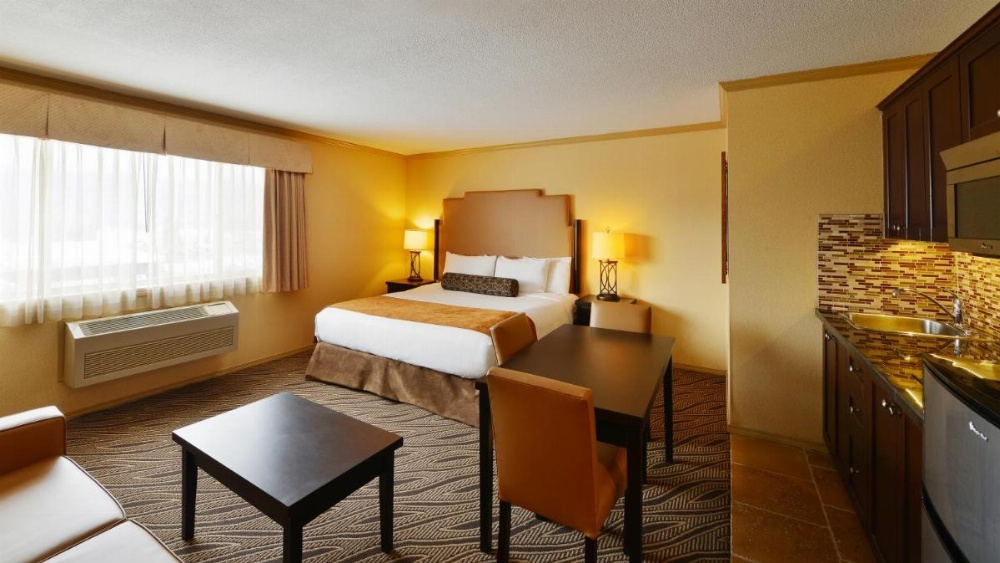 Prestige Inn Golden Image 16