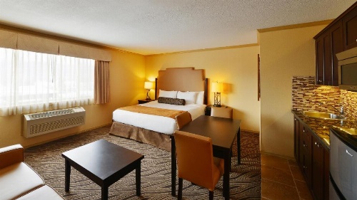 Prestige Inn Golden image 16