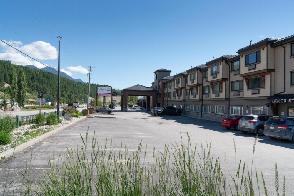 Prestige Inn Golden Image 34
