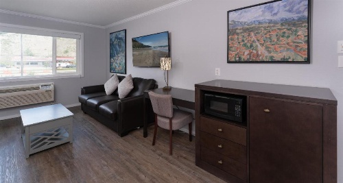 Prestige Inn Golden image 5